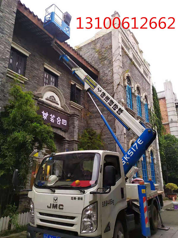 高空車修補房屋屋頂.jpg